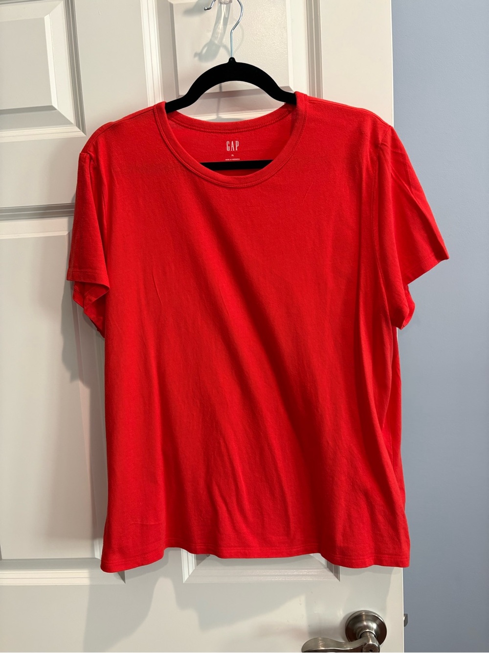 GAP Women’s Orange Crewneck Shirt